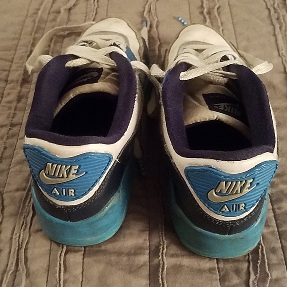 Boy's Nike Air Max shoes - Picture 2 of 5